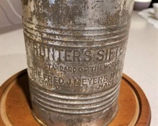 Hunter's Sifter with Handle