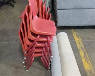(10) Red Childrens Chairs & 2 Rugs