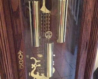 has two different chimes