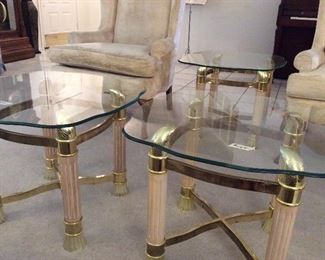 Love the Grecian column legs