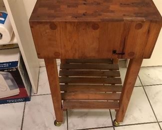 great looking 18 inch square butcher block on wheels