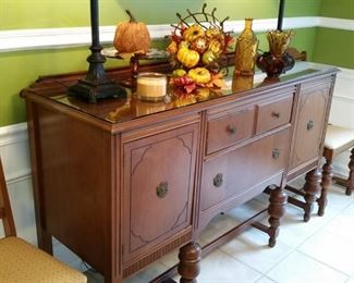 A closer look at the sideboard