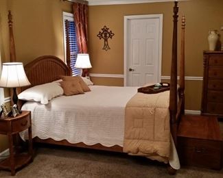 Oak queen size poster bed