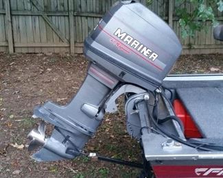 A closer look at the Mariner 40 hp outboard with stainless steel prop