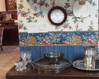 Vintage Mahog. Drop leaf table (as is)