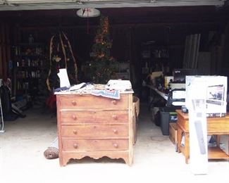 Fun Garage filled with treasures :)