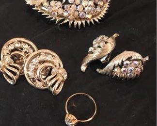 Gold Like and Diamond Like Jewelry Set