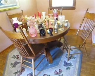 OAK PEDESTAL TABLE AND 6 CHAIRS