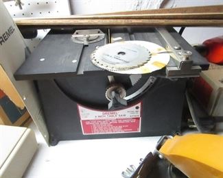 DREMMEL 4" TABLE SAW WITH EXTRA BLADES