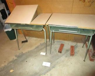 MCM SCHOOL DESKS