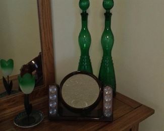 Makeup mirror & decor