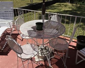 Patio outside den - vintage metal patio table with 4 chairs and umbrella