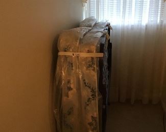 Folding rollaway bed and mattress