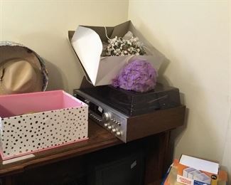 Lots of great hats, hat boxes, lots of brand names & colors