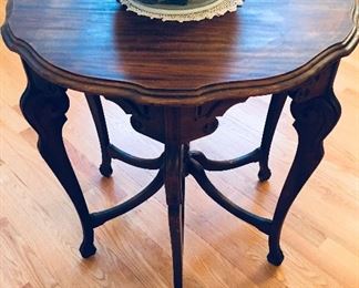A CARVED WOOD CENTER TABLE WITH SIX CURVED LEGS: Diameter 20 inches x Height 34 inches. 
