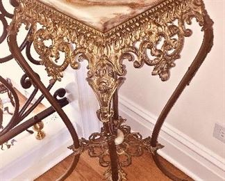 AN ORNATE BRONZE WITH ONYX TOP PEDESTAL TABLE: Height 33 inches x Width of Onyx Top 15 inches