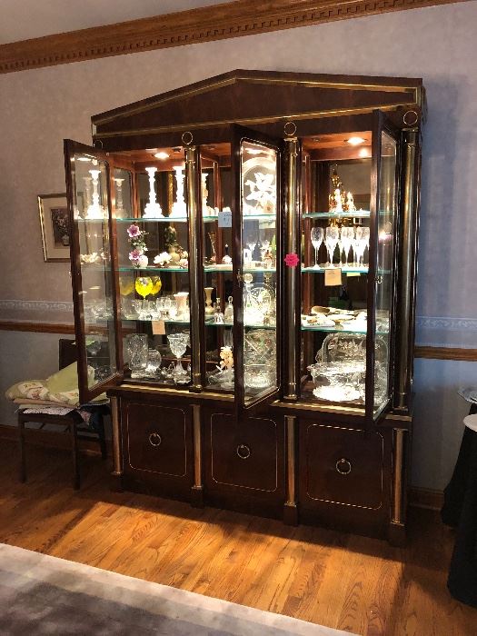 Mastercraft Buffet/Hutch; crystal