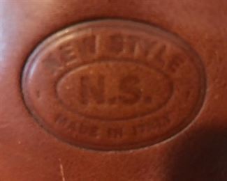 Italian purse logo