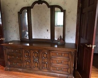 Vintage Triple mirror dresser