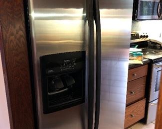 Whirlpool Side by side refrigerator
