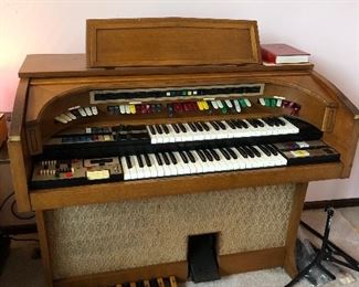 Lowrey Symphonizer organ