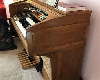 Lowrey Symphonizer organ