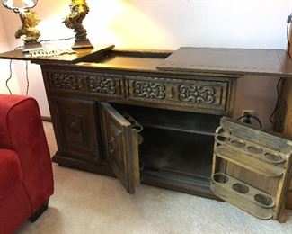 Expandable bar/server
