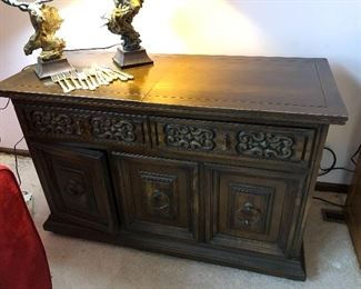 Expandable bar/server