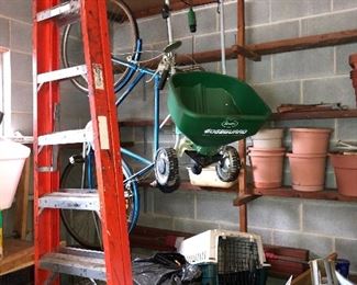 Ladder, spreader