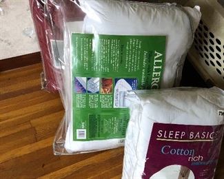 Comforter, linens (new in packages)