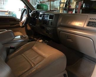 front interior Ford Excusion