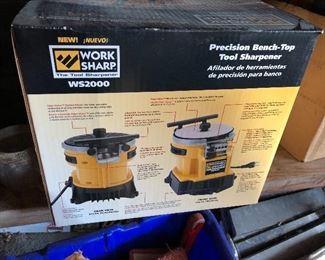 WS2000 Work Sharp Bench Top tool sharpener, new in box