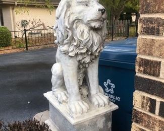 2 concrete lions! (only one photographed)