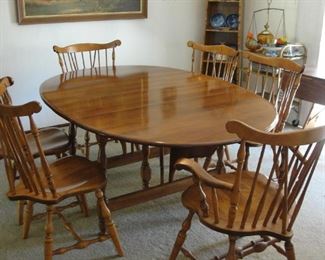 Maple Dinging Room table w/6 Chairs, 2 leaf extentions