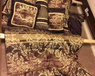 Queen Comforter Set