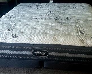 brand New year old never used Beauty Rest KING SIZE MATTRESS