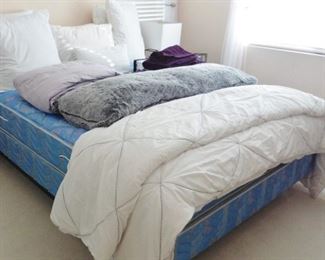 Queen mattress set; linens