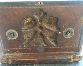 VINTAGE WOODEN RADIO WITH TUBES