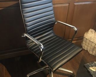 POSSIBLY HERMAN MILLER OFFICE DESK CHAIR