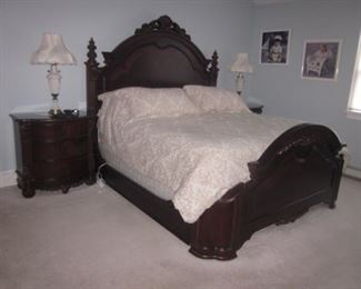 Raymour & Flanigan King Bedroom Suite 