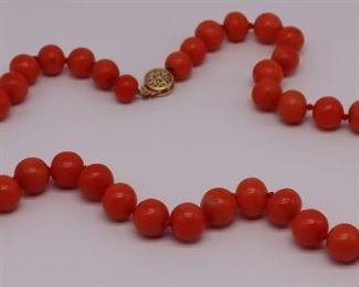 JEWELRY Graduated Salmon Coral Necklace