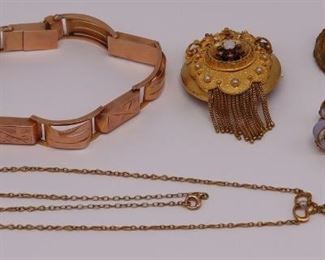 JEWELRY Ladies Antique Gold Jewelry Grouping