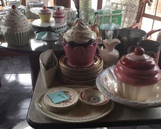 lots of kitchenware