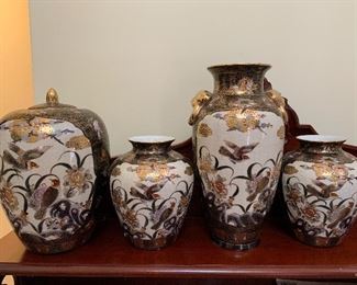 4 pieces of matching Asian pottery