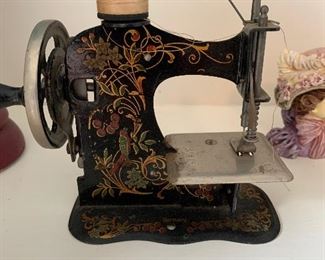 Toy sewing machine
