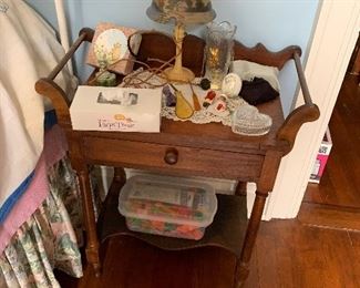 "Martha Washington" night stand