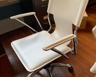 Rolling office chair