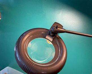 Magnifying glass lamp