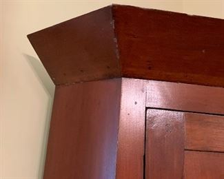 Crown of corner cupboard