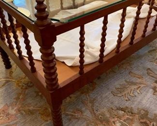 Crib fitted with glass to be a coffee table